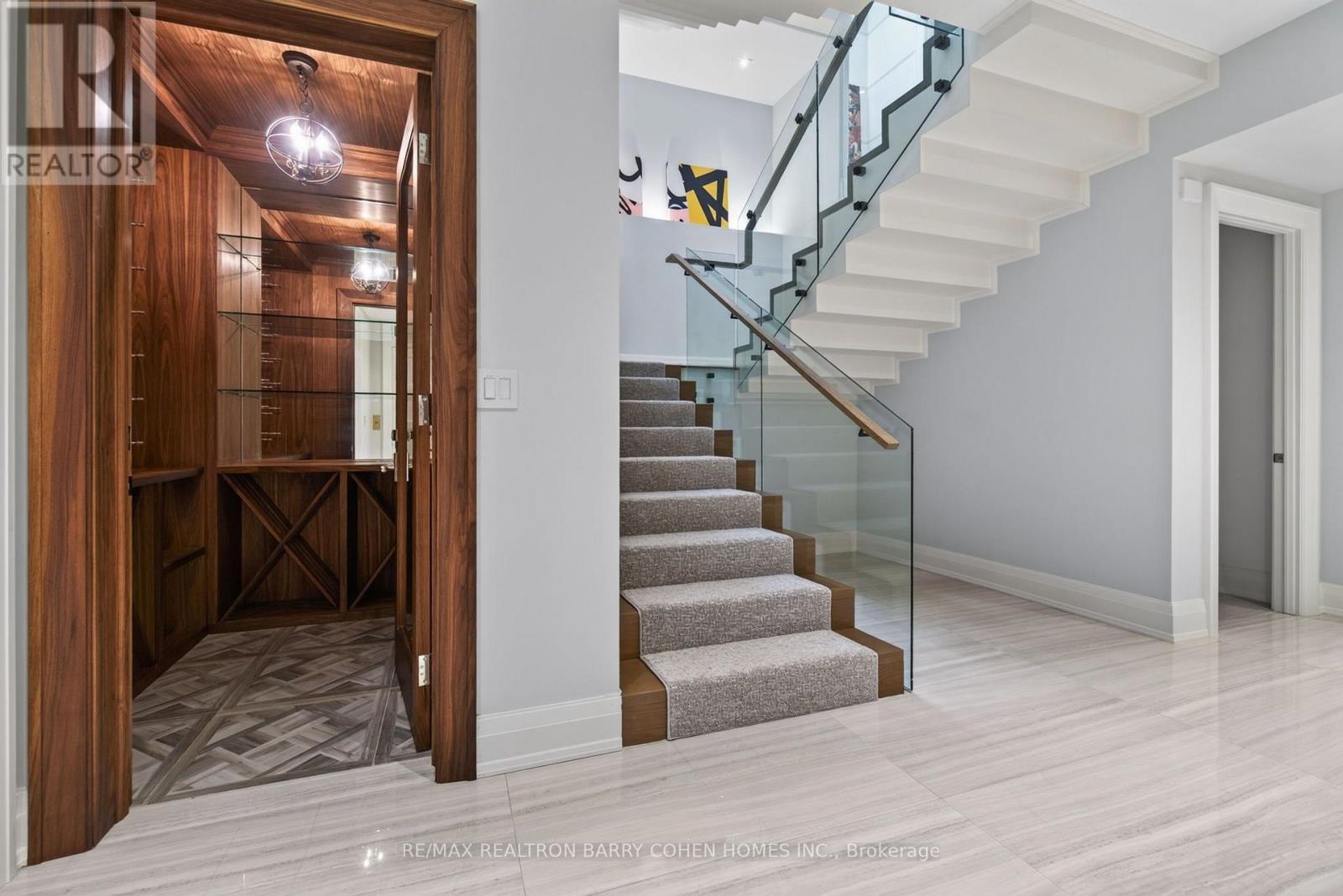154 YONGE BOULEVARD - 35