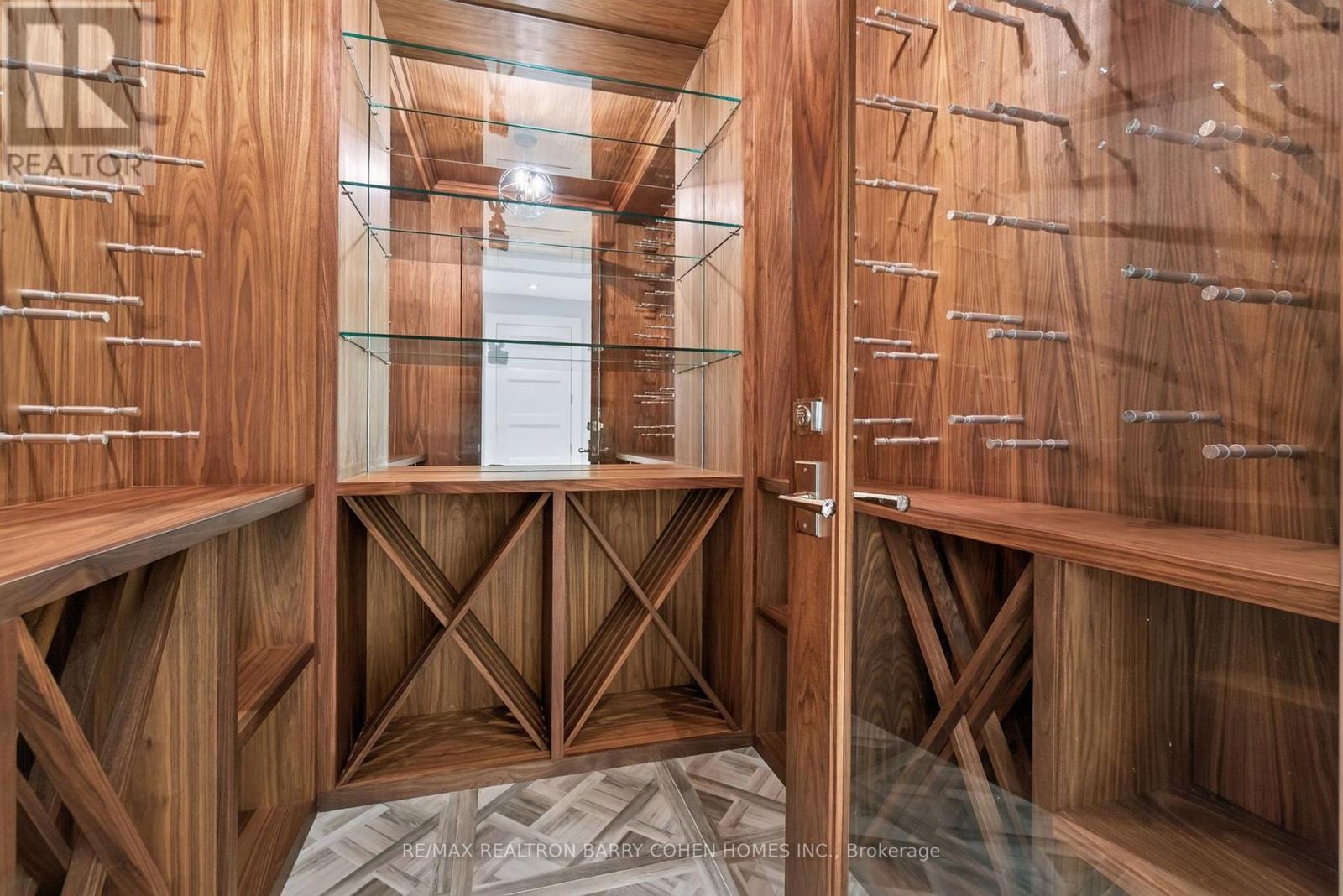 154 YONGE BOULEVARD - 36