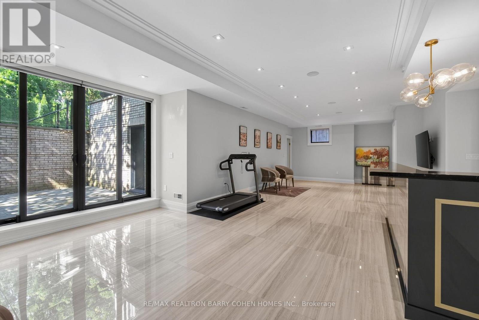 154 YONGE BOULEVARD - 39