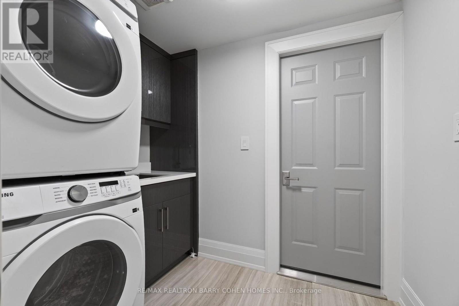 154 YONGE BOULEVARD - 45