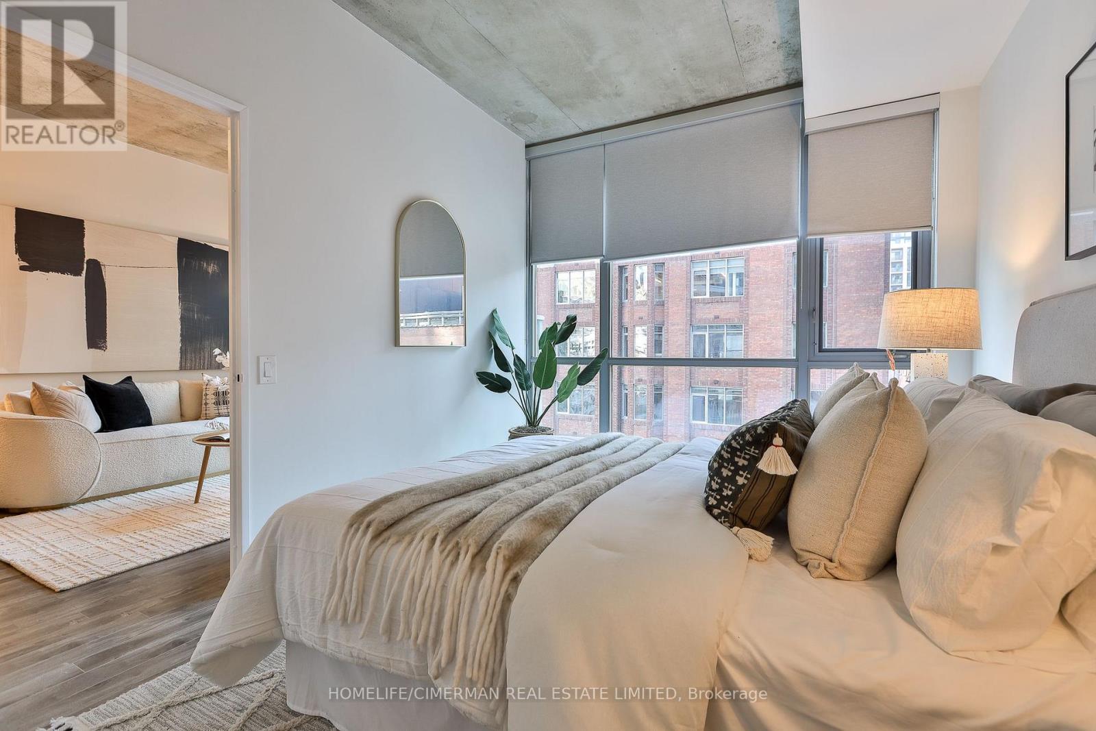 #503 36 CHARLOTTE STREET - 26