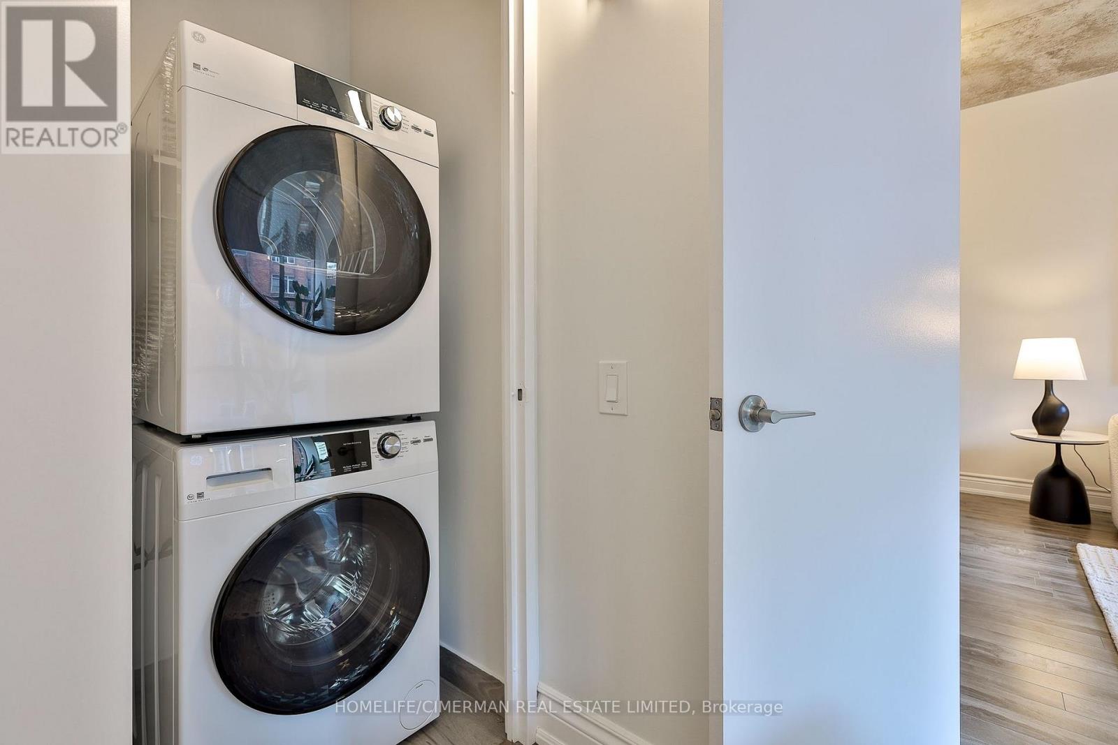 #503 36 CHARLOTTE STREET - 28