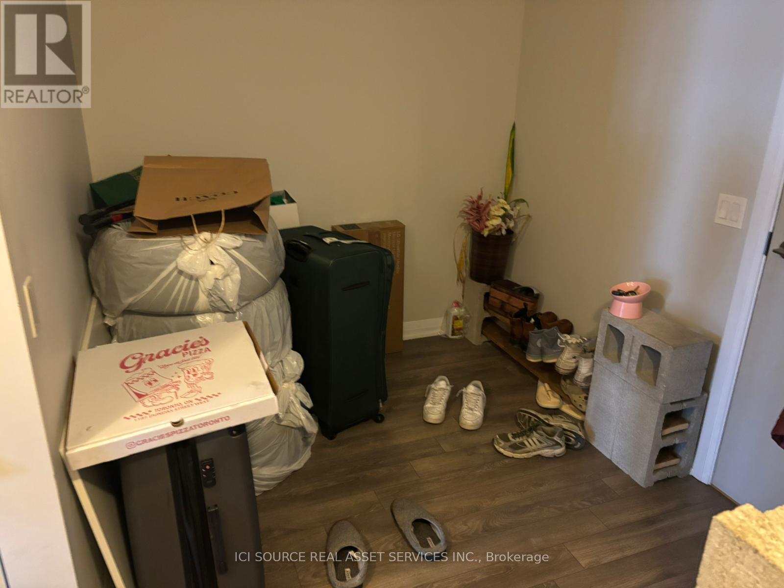 #2504 30 MEADOWGLEN PLACE - 3