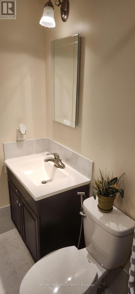 #8 21 ROCKWOOD DRIVE - 23