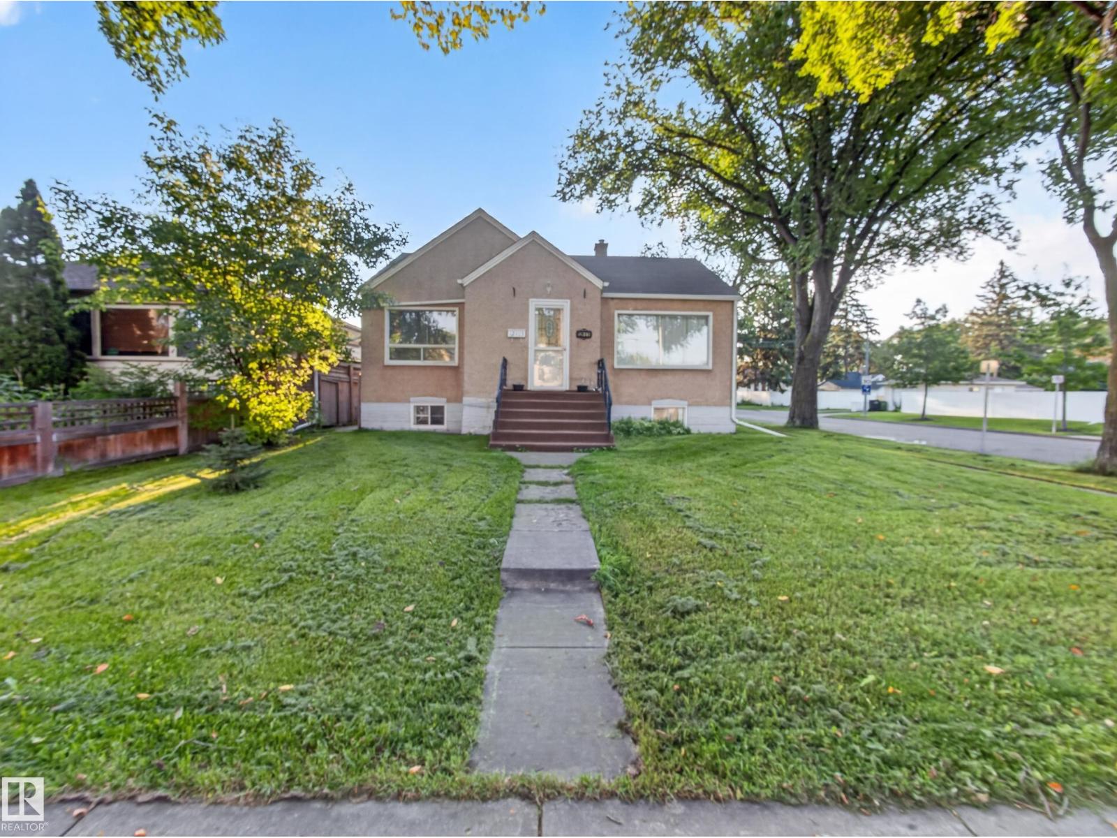 12403 92 ST NW, Delton, Edmonton photo 1