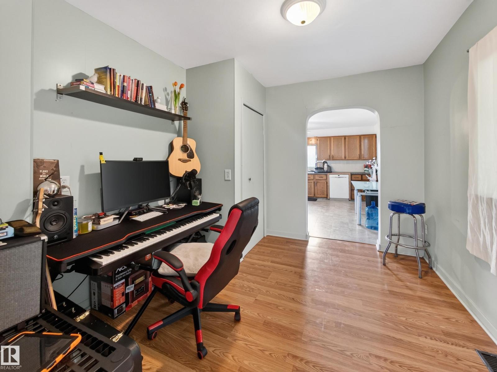 12403 92 ST NW - 17