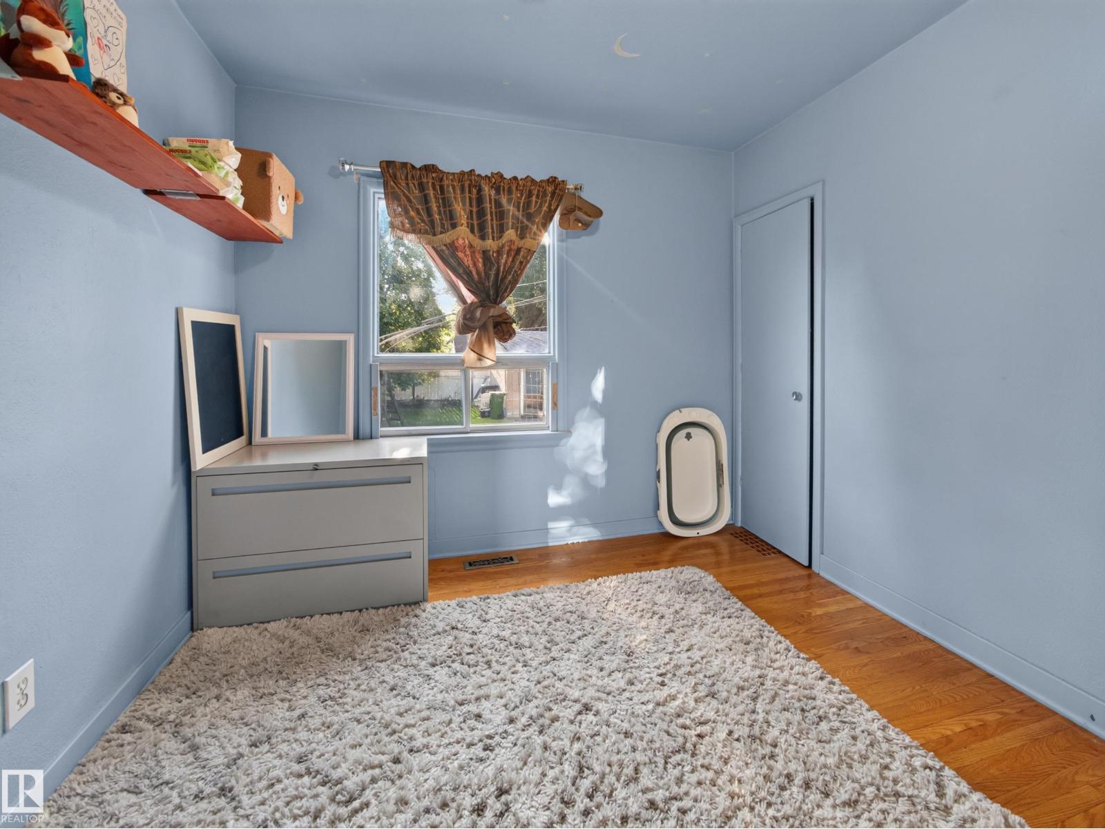 12403 92 ST NW - 20