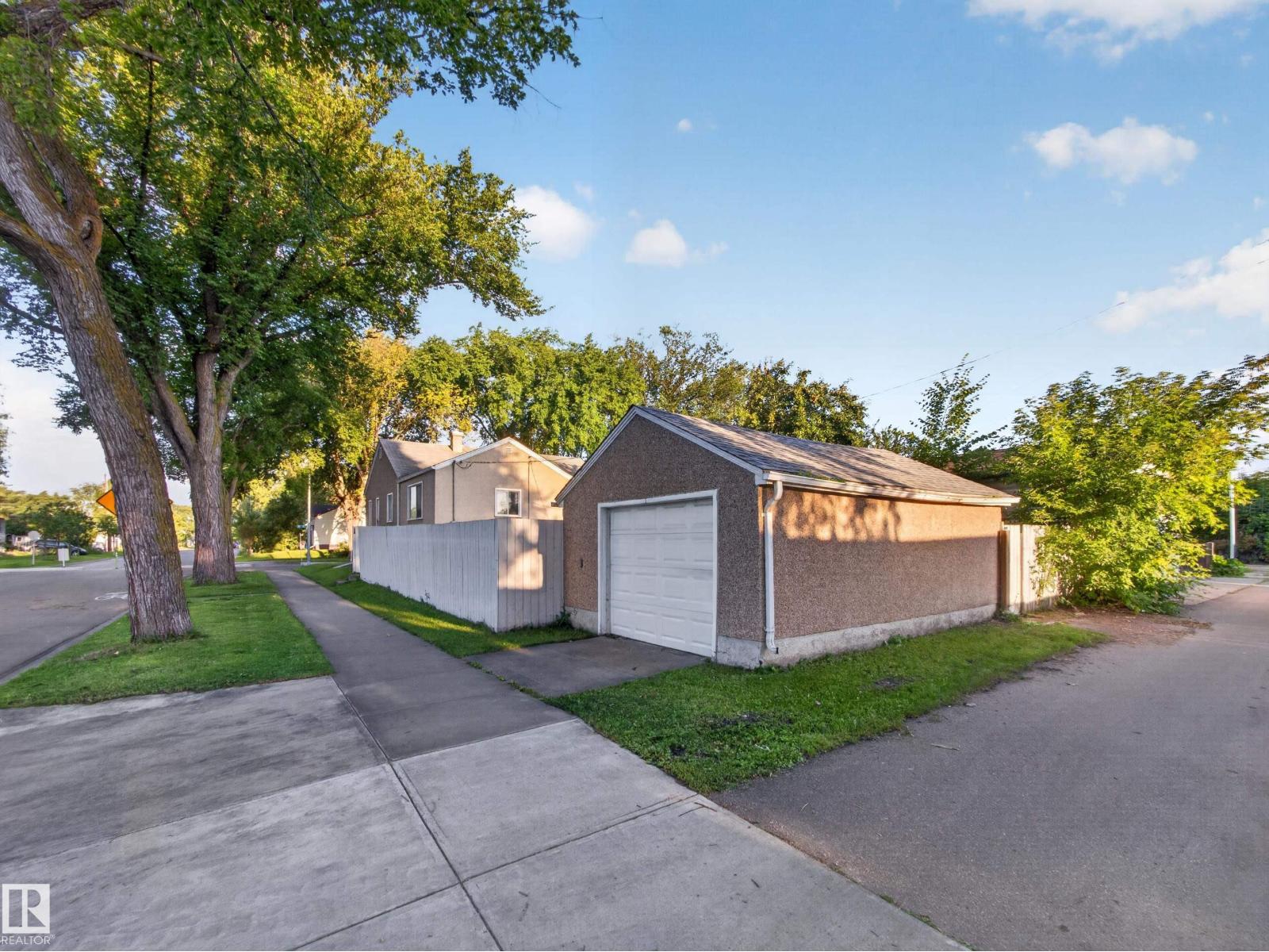 12403 92 ST NW - 3