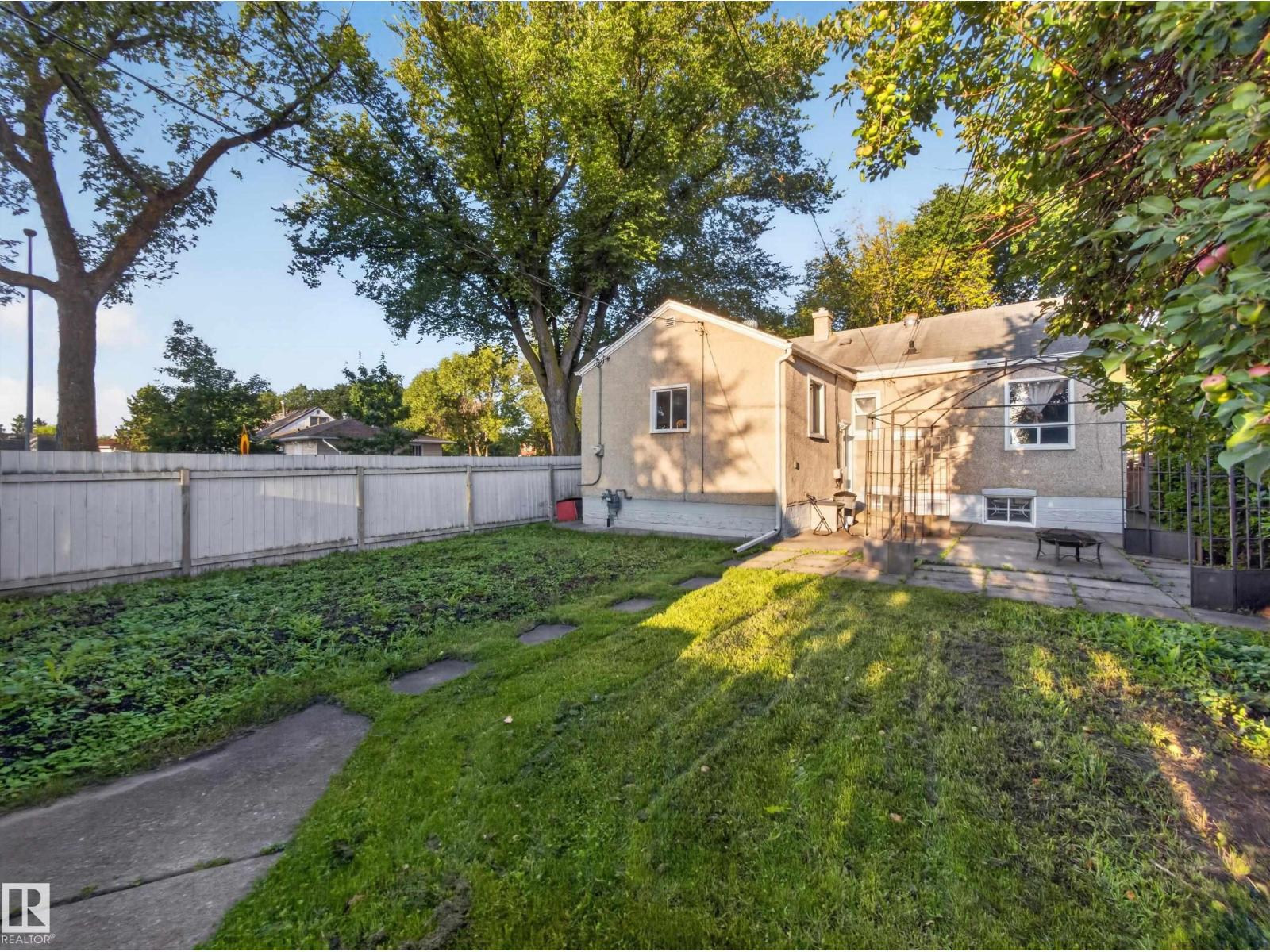 12403 92 ST NW - 47