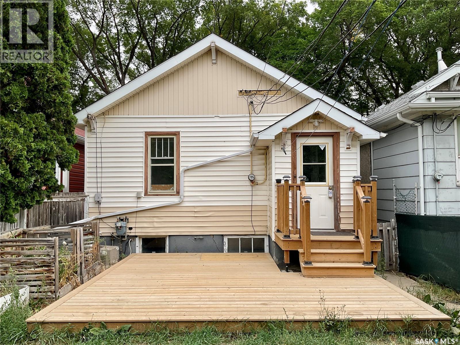 2212 MONTREAL STREET - 27