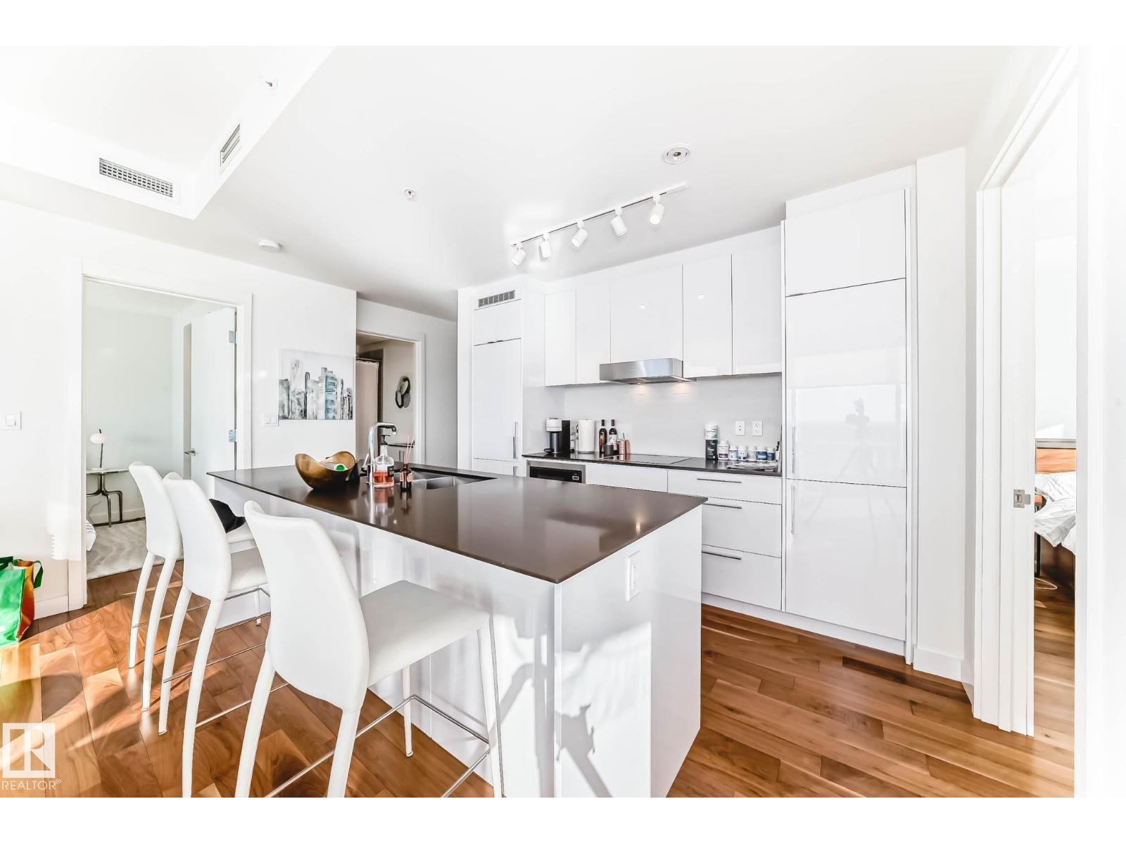 #3710 10360 102 ST NW - 10