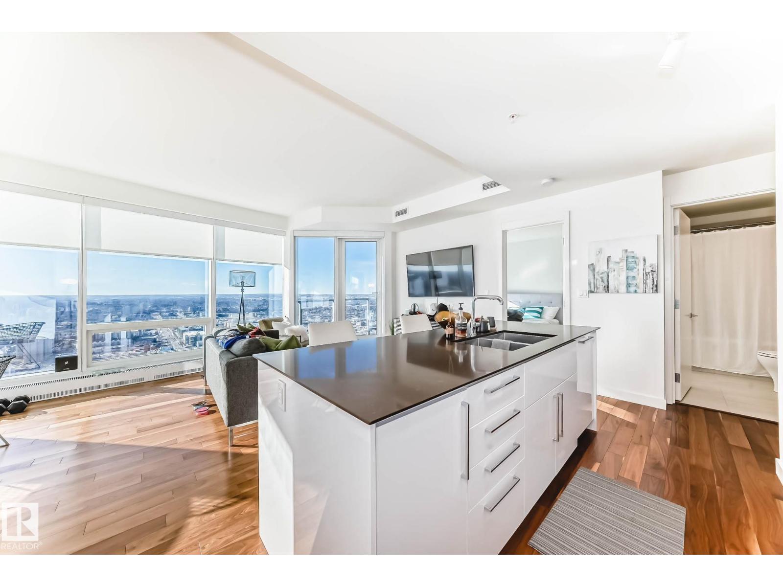 #3710 10360 102 ST NW - 5