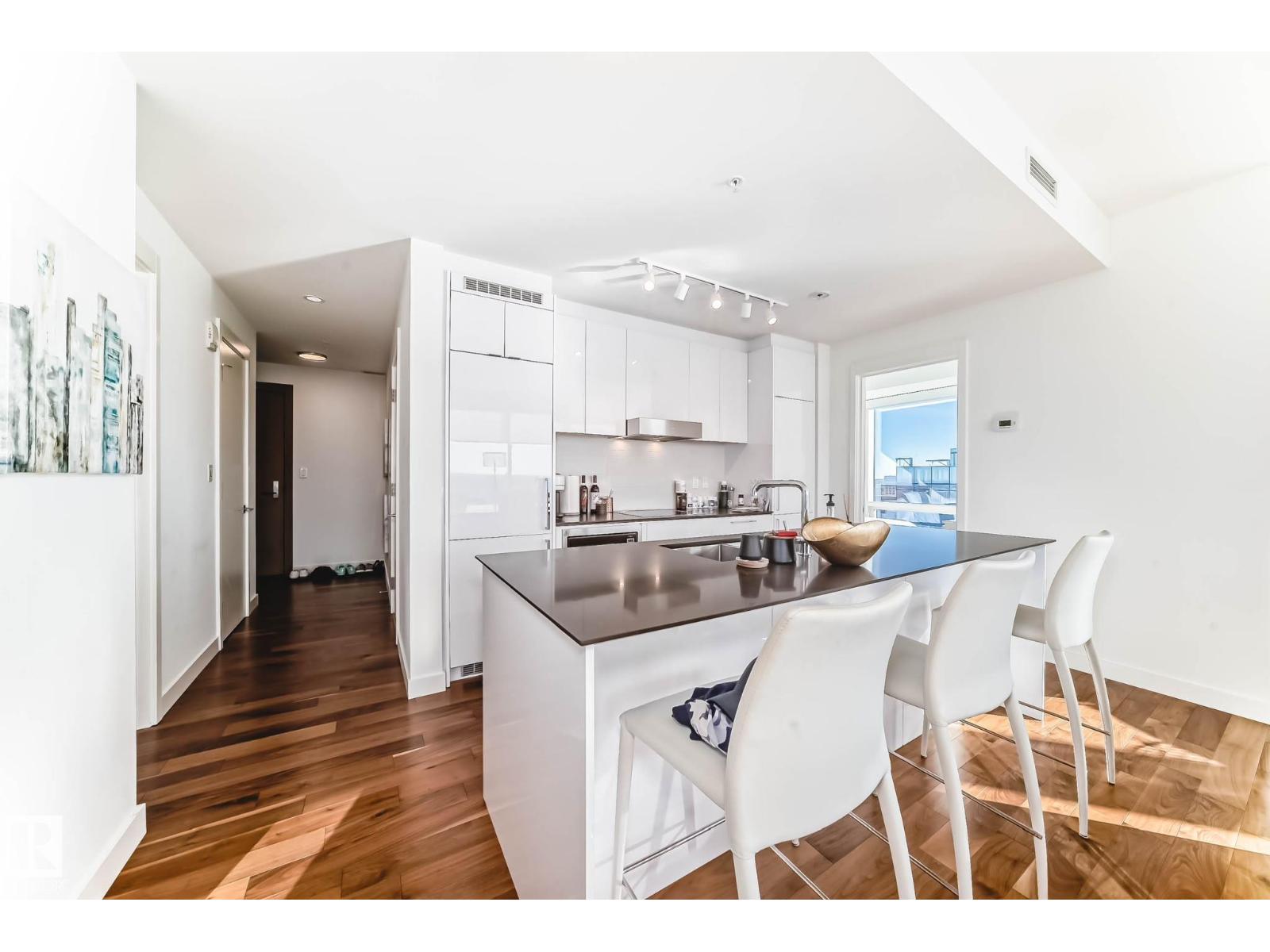 #3710 10360 102 ST NW - 9