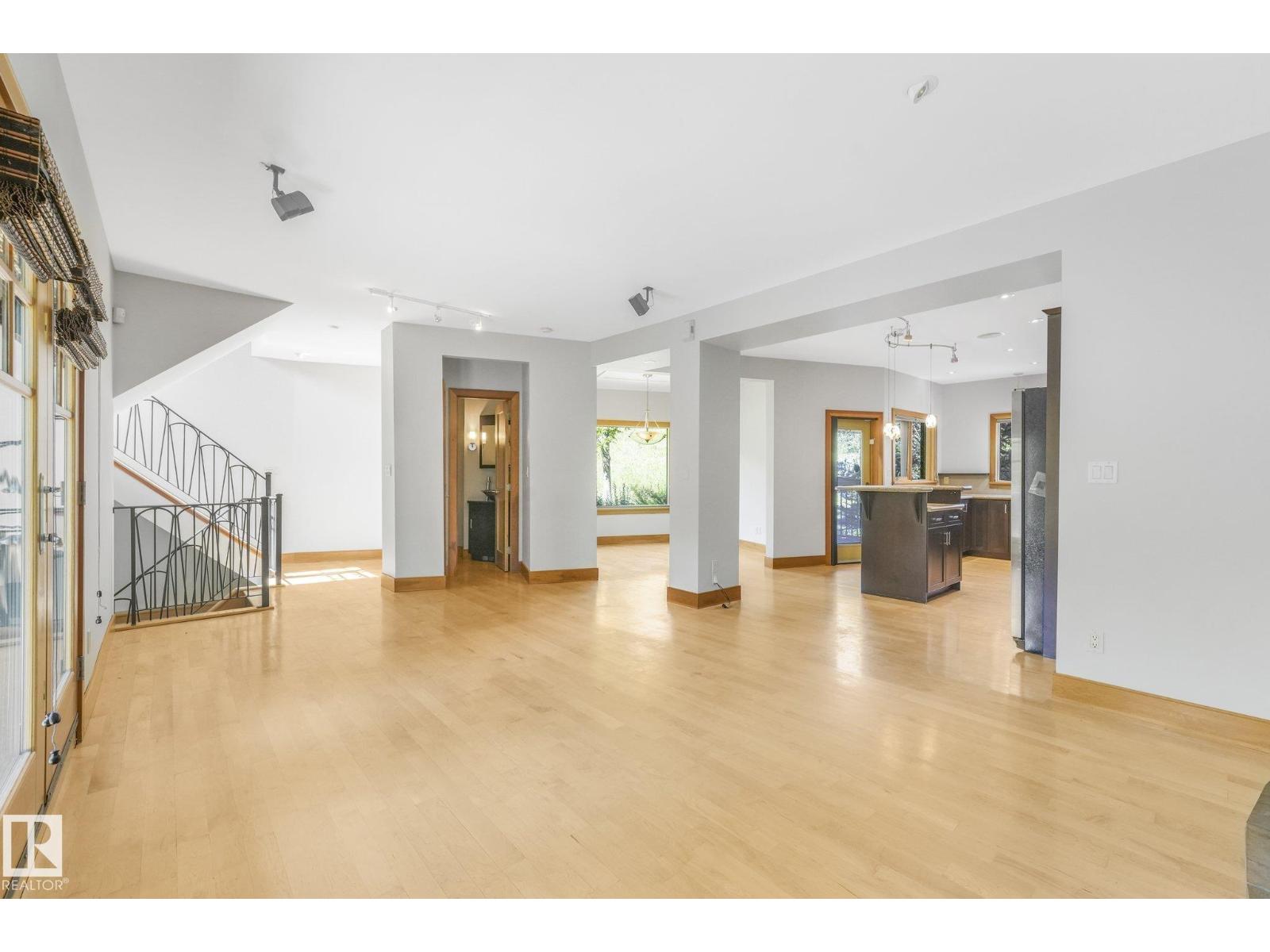 9404 100A AV NW - 23