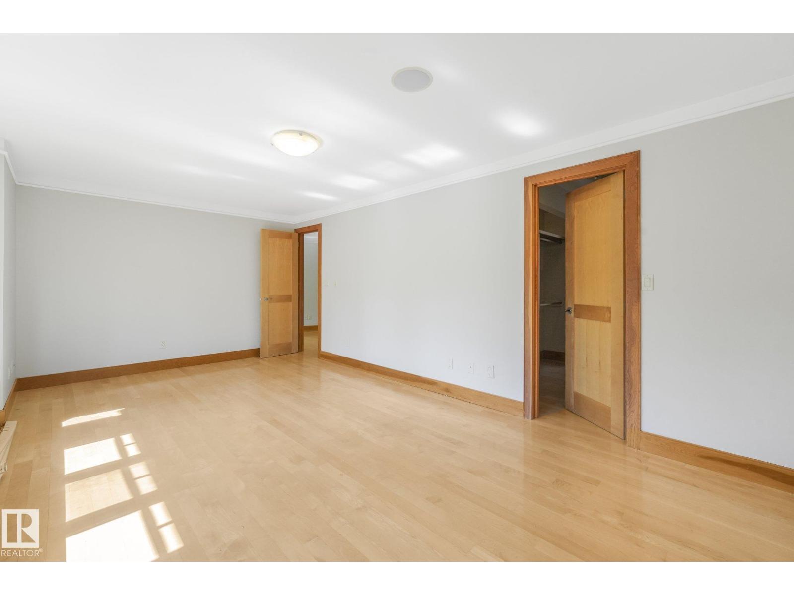 9404 100A AV NW - 51