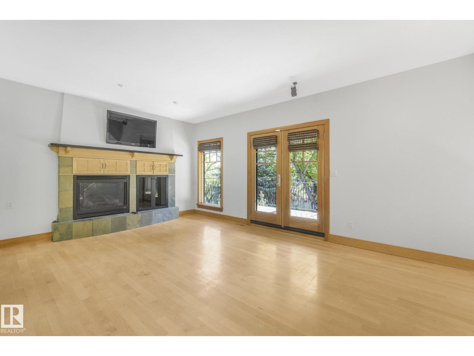 9404 100A AV NW - 25