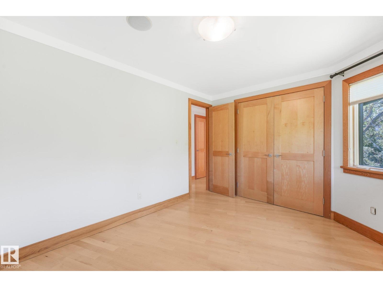 9404 100A AV NW - 44