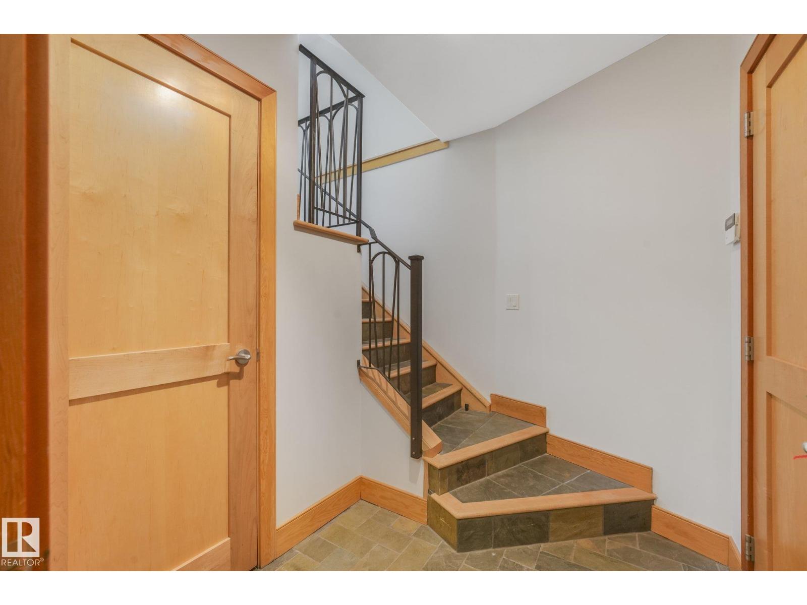 9404 100A AV NW - 62