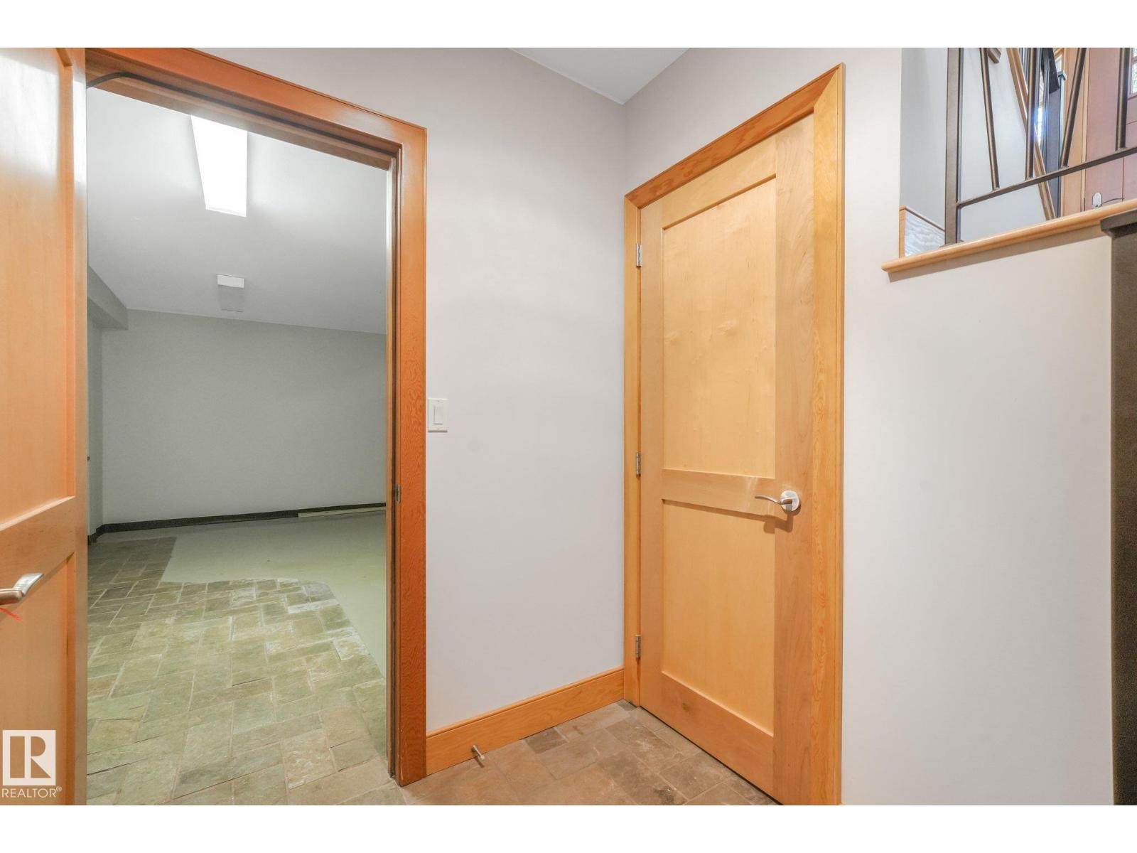 9404 100A AV NW - 63