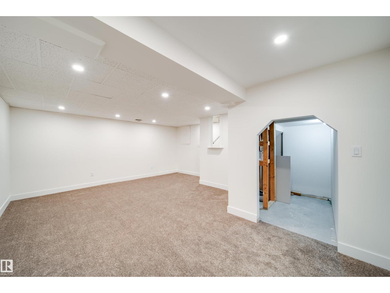 #18 14511 52 ST NW - 17