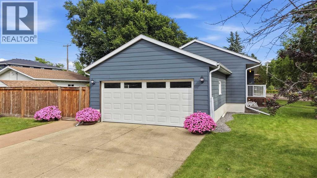 Listing photo – 5526 49 Avenue, Lacombe