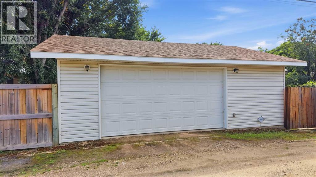 Listing photo – 5526 49 Avenue, Lacombe