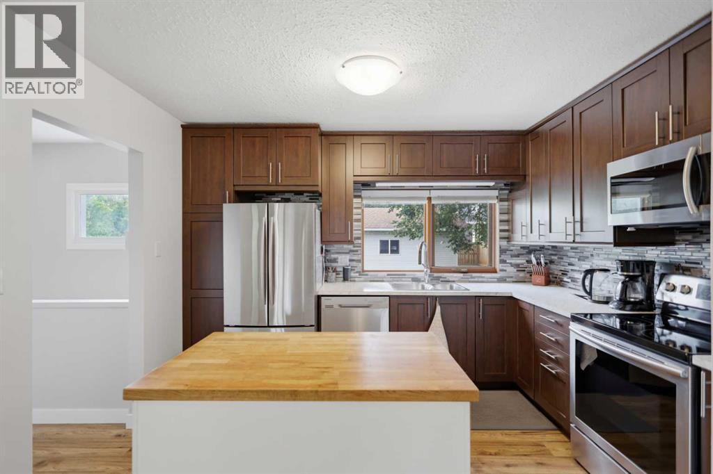 Listing photo – 5526 49 Avenue, Lacombe