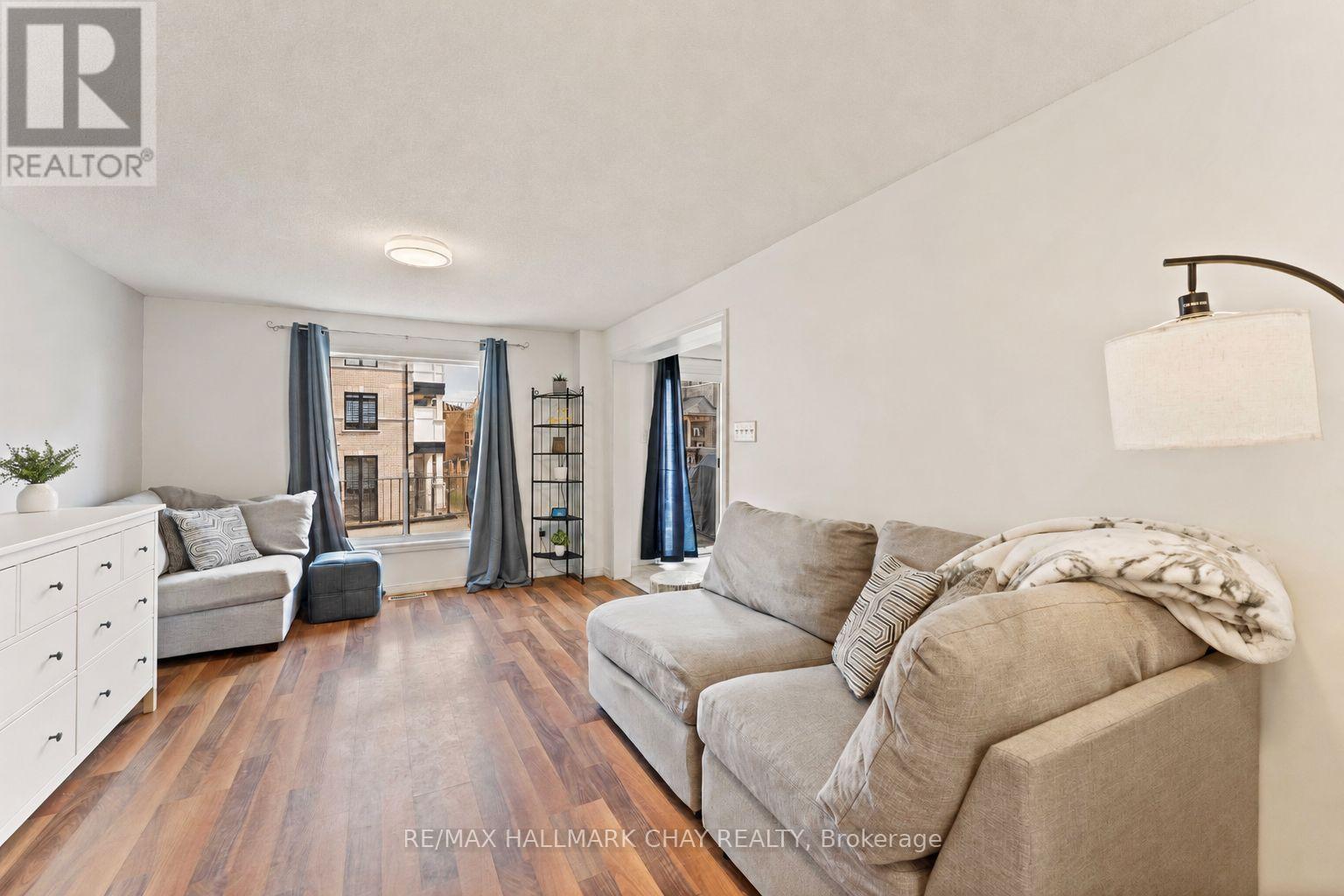 2035 SWAN STREET - 10