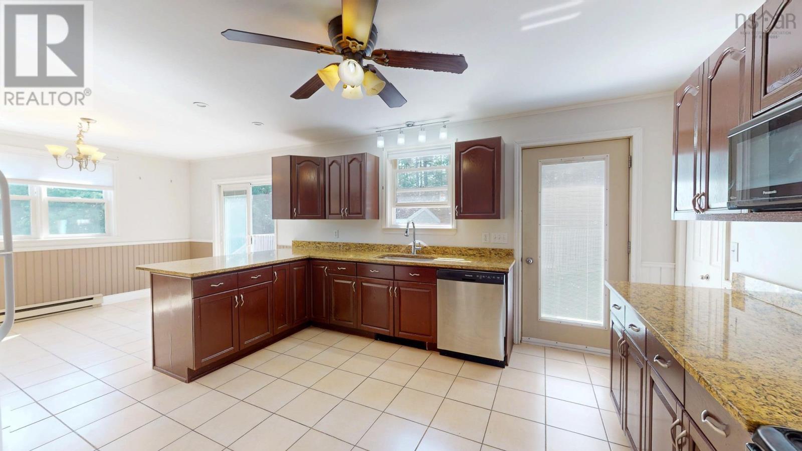 1045 Club Crescent - 18