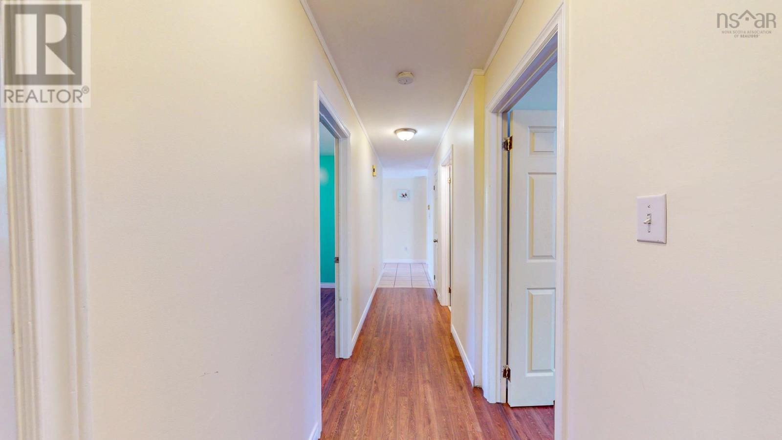 1045 Club Crescent - 25