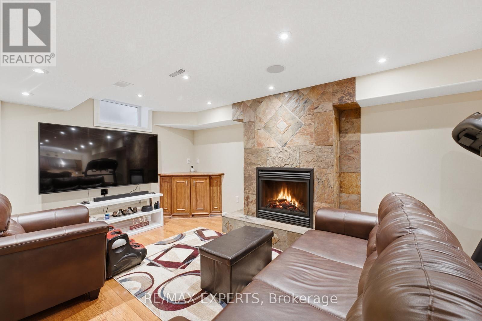 215 VELMAR DRIVE - 32