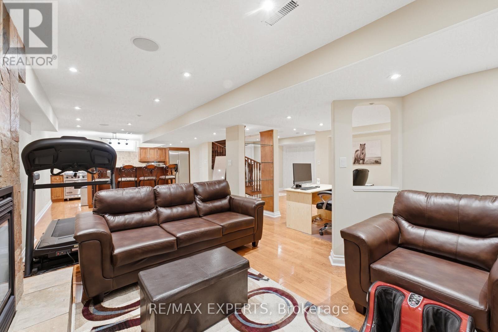 215 VELMAR DRIVE - 33