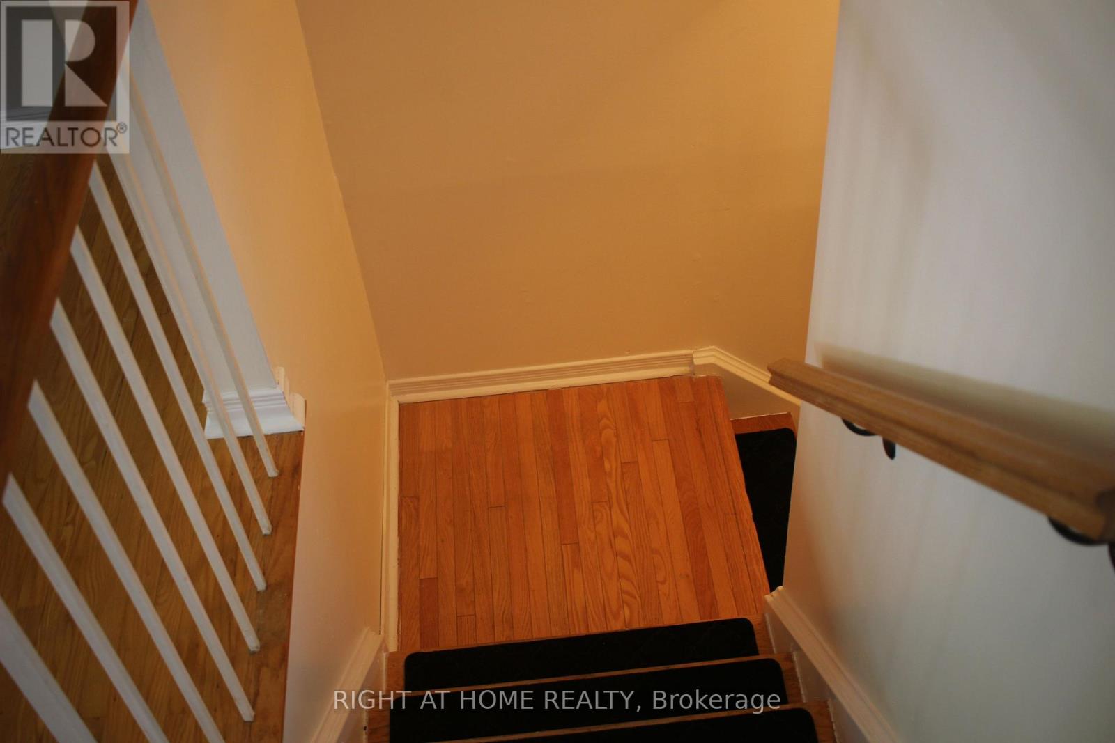 #10 10 FLEETWOOD CRESCENT - Image 7
