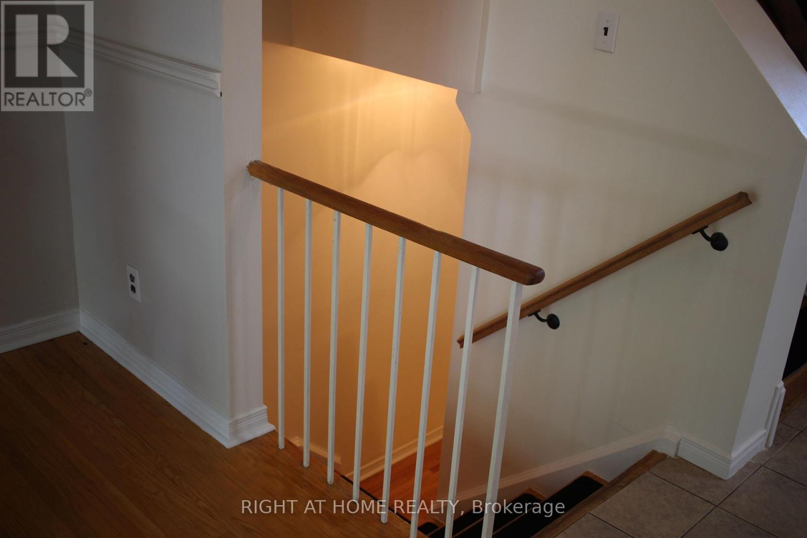 #10 10 FLEETWOOD CRESCENT - 8
