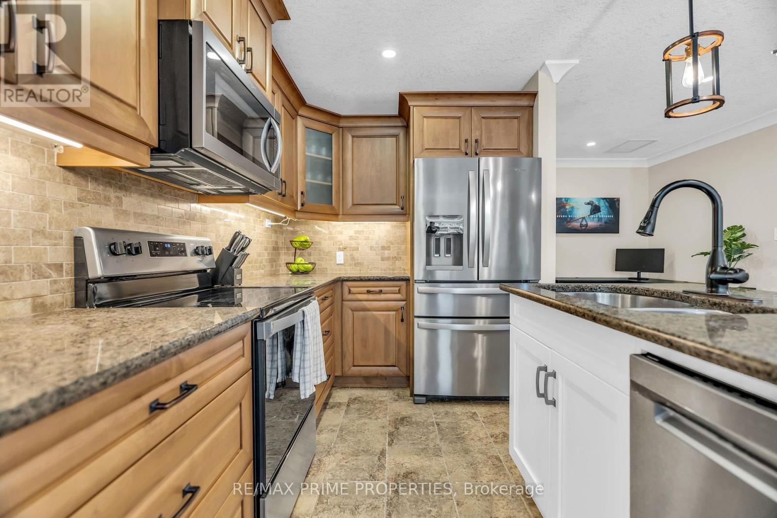 #110 320 SUGARCREEK TRAIL S - Image 6