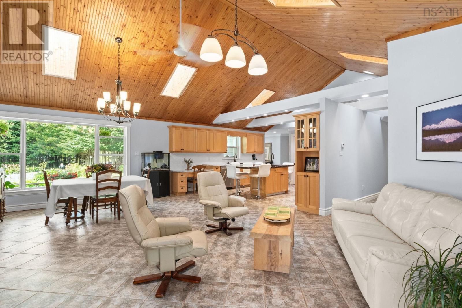 6 Spruce Lane - 17