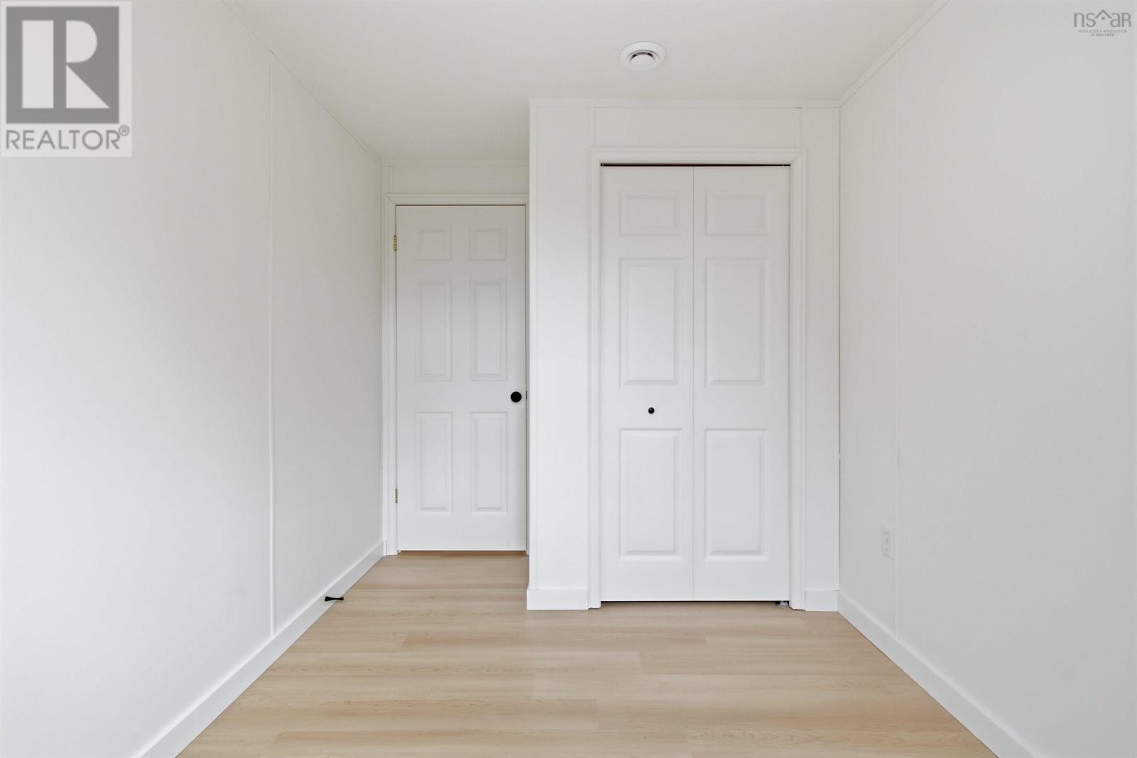 22 Davis Drive - Image 21