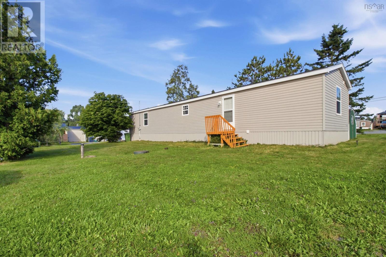 22 Davis Drive - Image 32