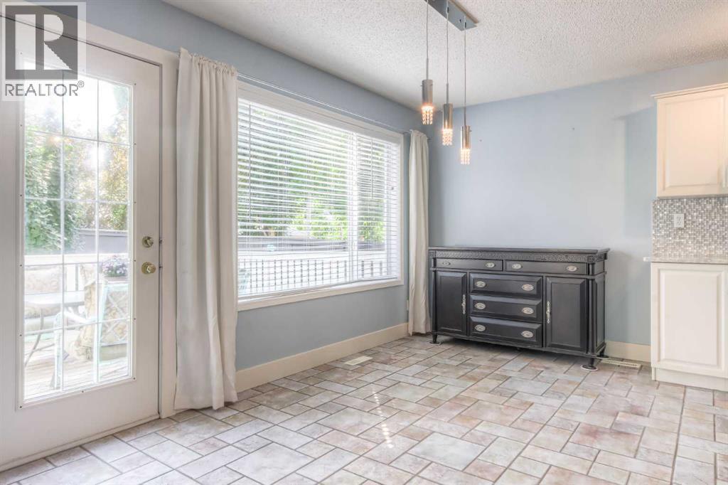 412 Springbank Place SW - 10