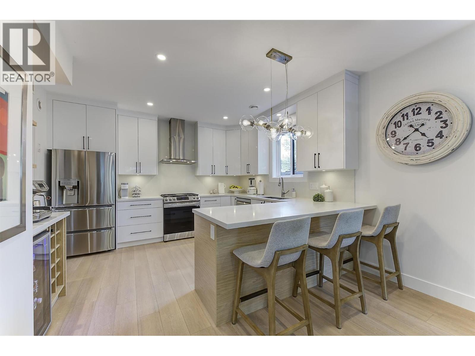 2 2274 Woodlawn Street, Kelowna