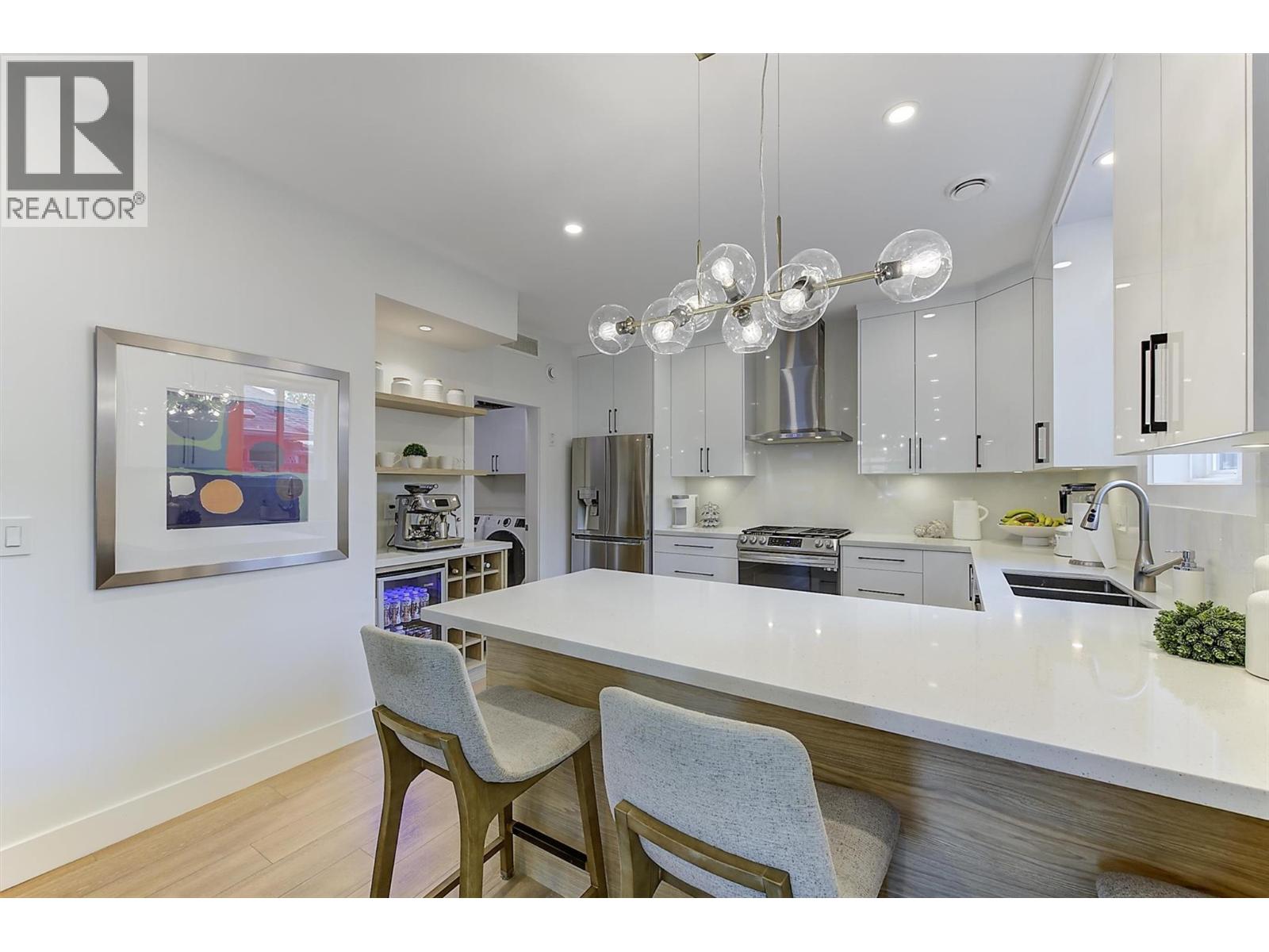 2 2274 Woodlawn Street, Kelowna
