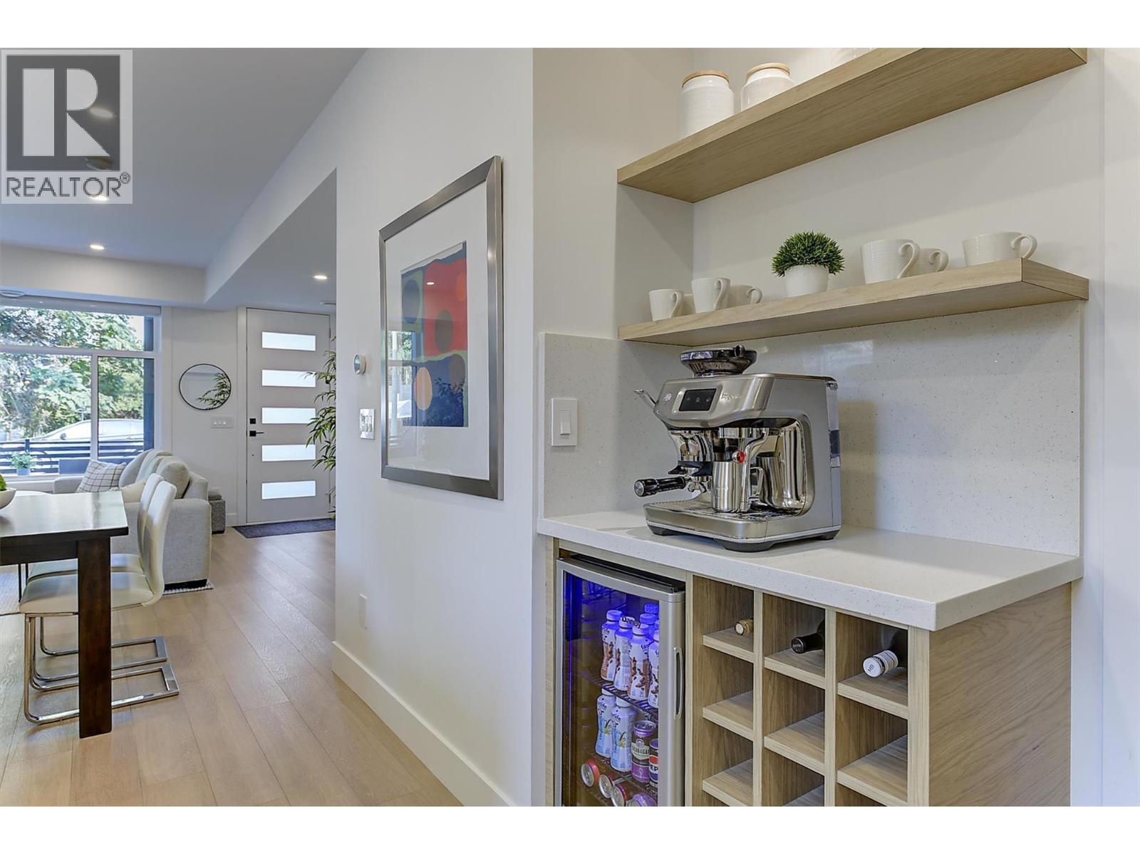 #2 2274 Woodlawn Street - 19
