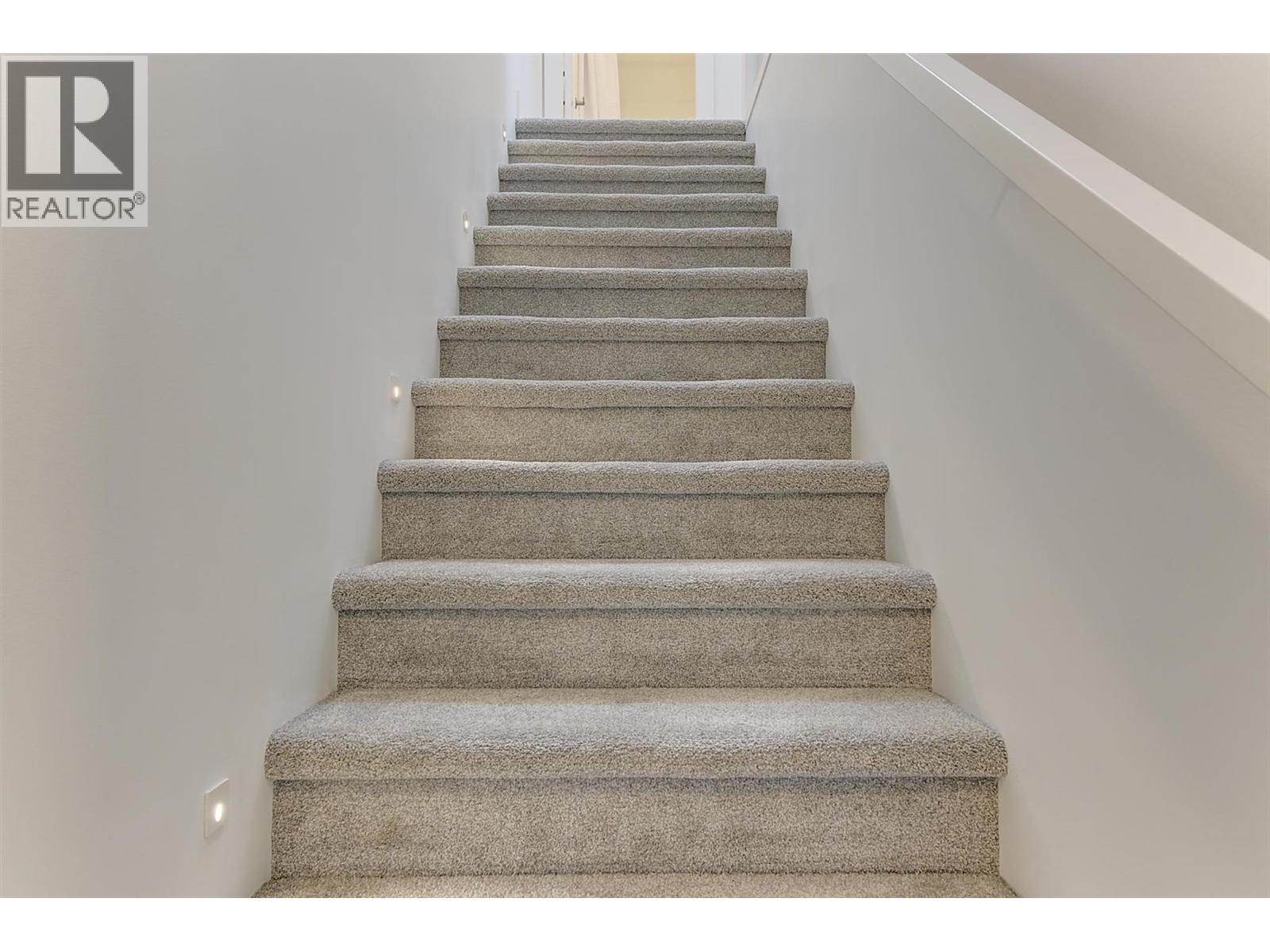 2 2274 Woodlawn Street, Kelowna