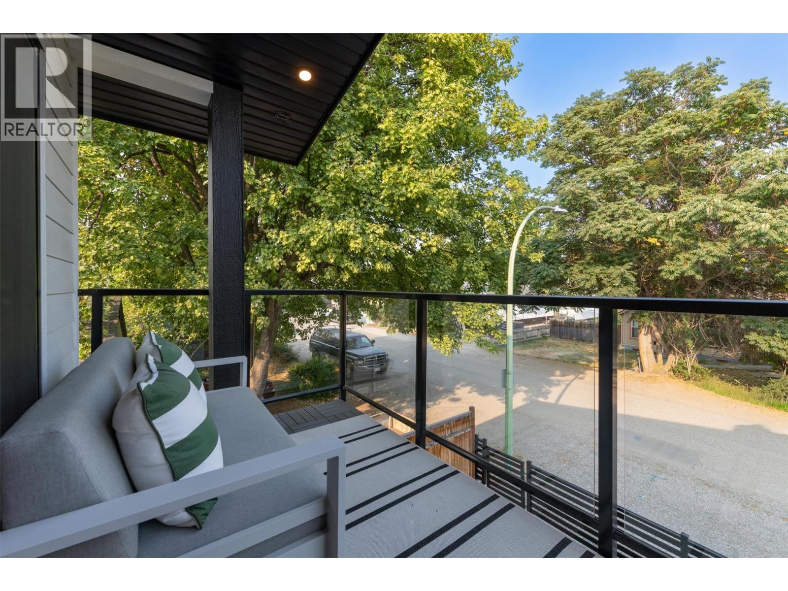 2 2274 Woodlawn Street, Kelowna
