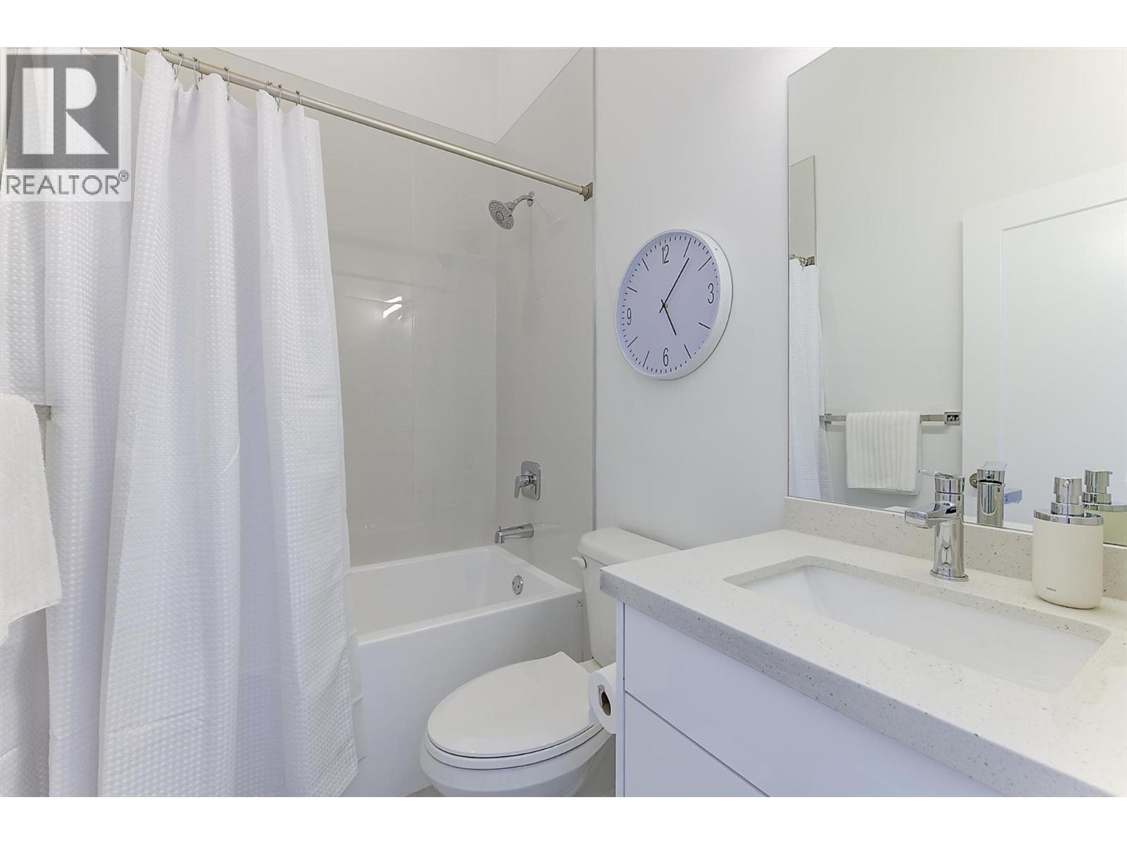 2 2274 Woodlawn Street, Kelowna