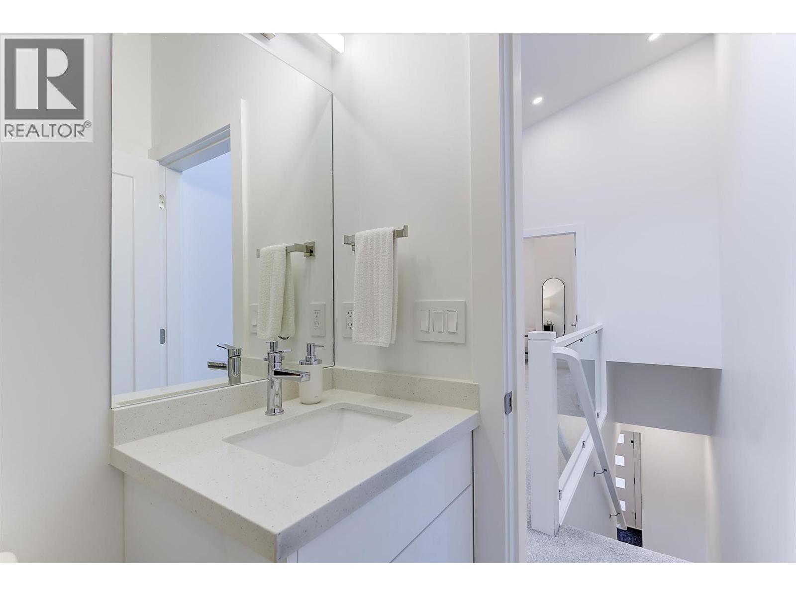 2 2274 Woodlawn Street, Kelowna