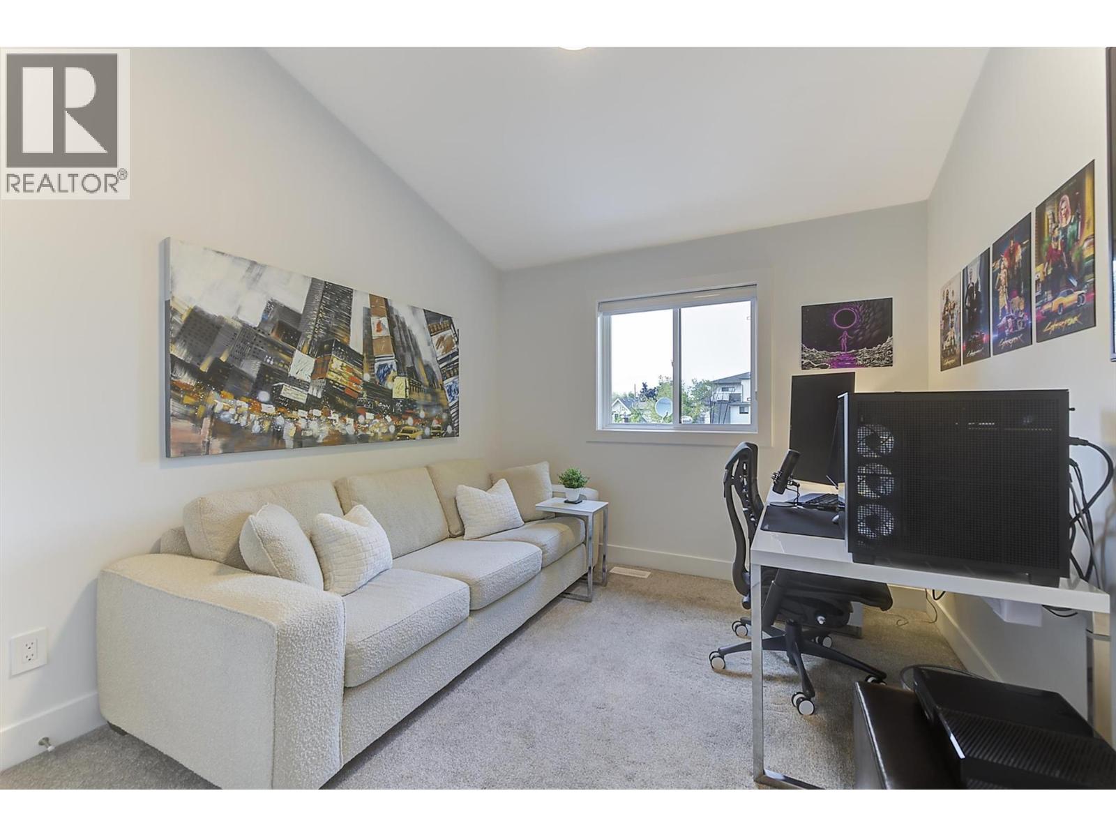 2 2274 Woodlawn Street, Kelowna