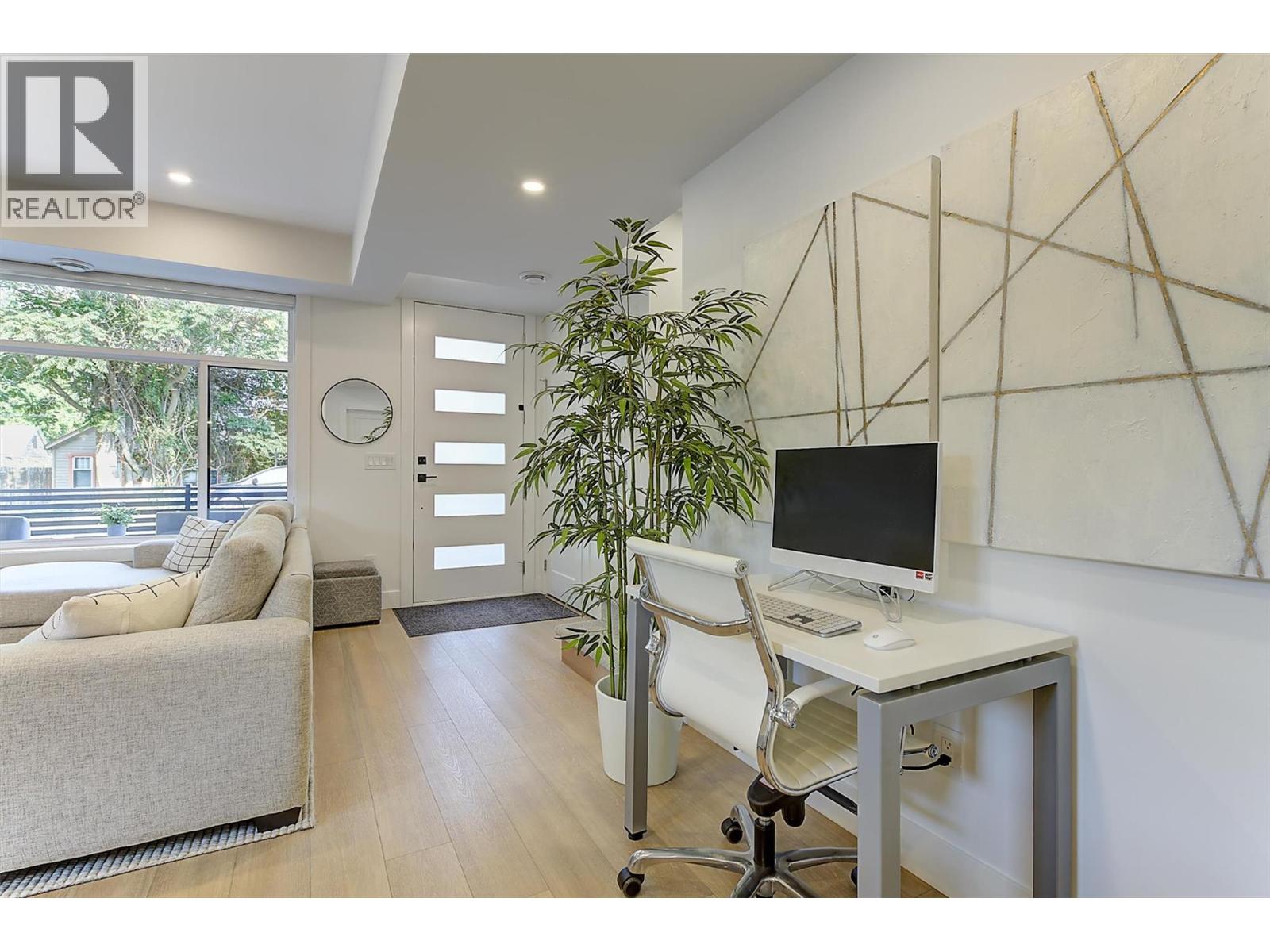 2 2274 Woodlawn Street, Kelowna