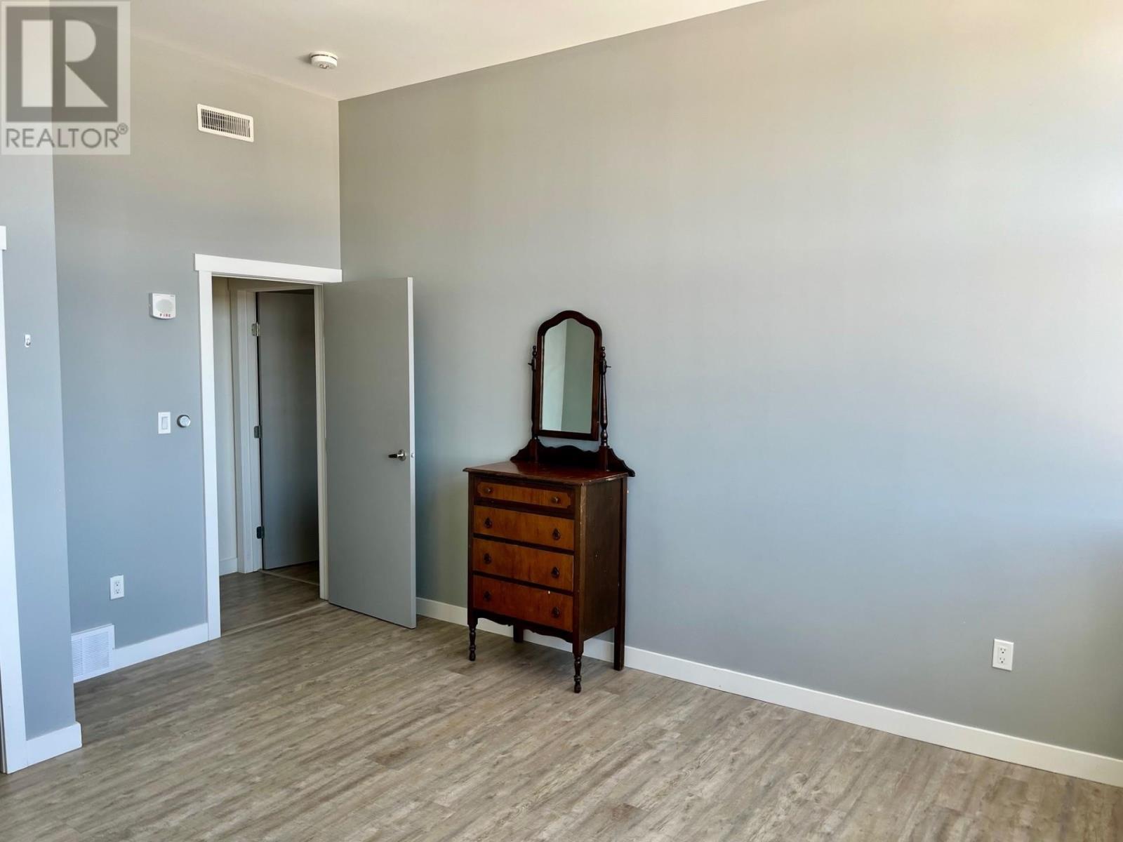 2416 96 HIGH ST - 11