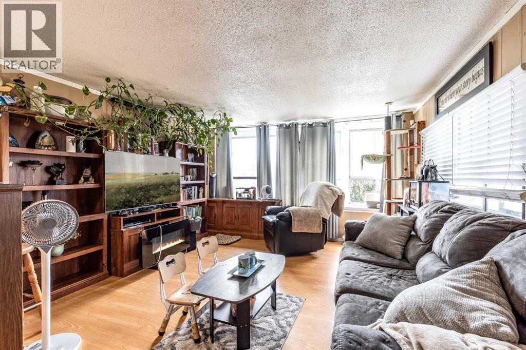 38, 612 20 Street NE - 9